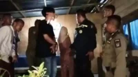 diduga-mesum-di-tempat-gelap-sepasang-muda-mudi-digerebek-warga-padang Diduga Mesum di Tempat Gelap, Sepasang Muda-Mudi Digerebek Warga Padang