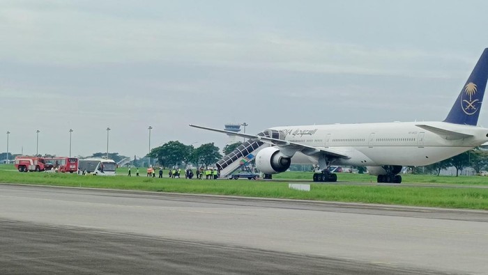 Pesawat Saudia Airlines Mendarat Darurat di Kualanamu, Tim Jibom Lakukan Sterilisasi