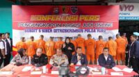 polda-riau-bongkar-markas-judi-online-higgs-domino-bos-besar-ditangkap-di-bandara Polda Riau Bongkar Markas Judi Online Higgs Domino, Bos Besar Ditangkap di Bandara