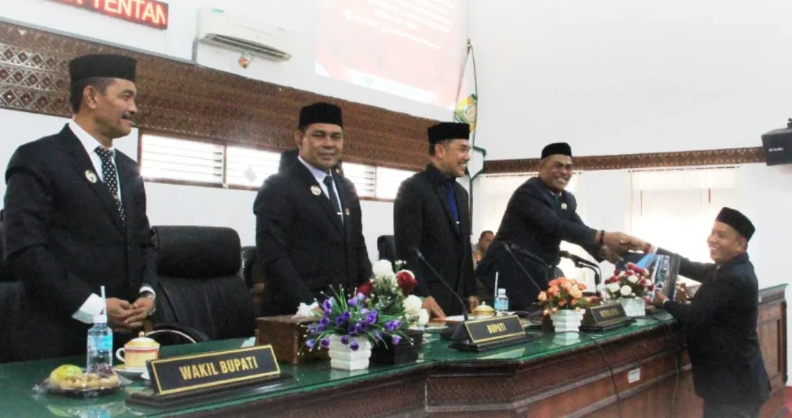 DPRK Aceh Besar Sampaikan Catatan Fraksi atas APBK 2024 dan RPJP