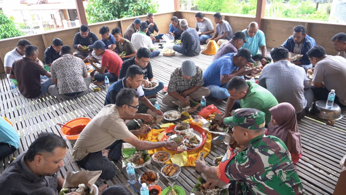 Masyarakat Gampong Meunasah Mesjid Lampuuk Gelar Kenduri Tron U Blang
