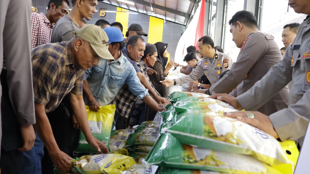 polda-aceh-dan-polres-jajaran-salurkan-655-ton-beras-murah-lewat-gpm Polda Aceh dan Polres Jajaran Salurkan 65,5 Ton Beras Murah Lewat GPM