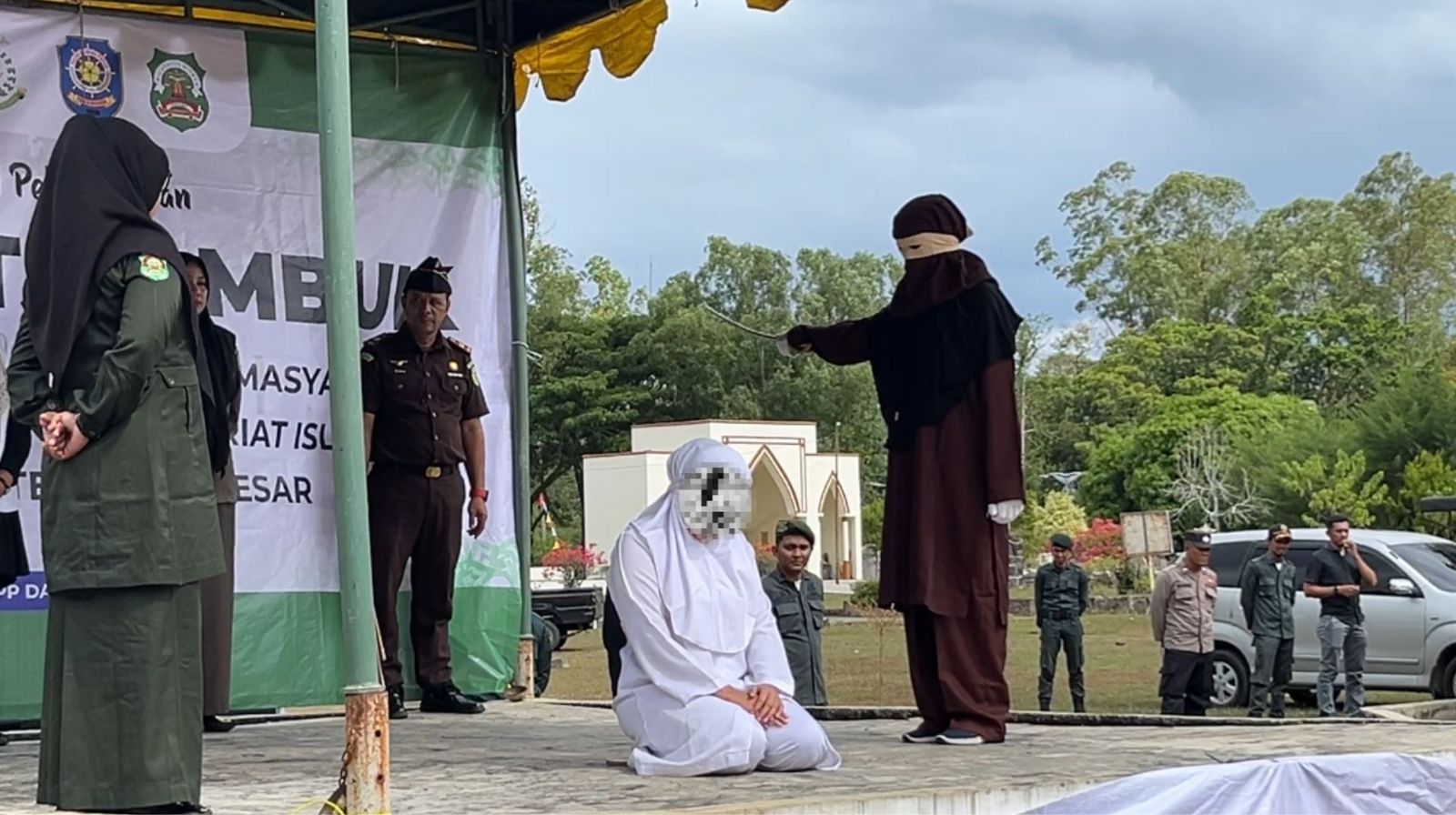 empat-warga-aceh-besar-dicambuk-karena-kasus-maisir-dan-ikhtilat Empat Warga Aceh Besar Dicambuk karena Kasus Maisir dan Ikhtilat