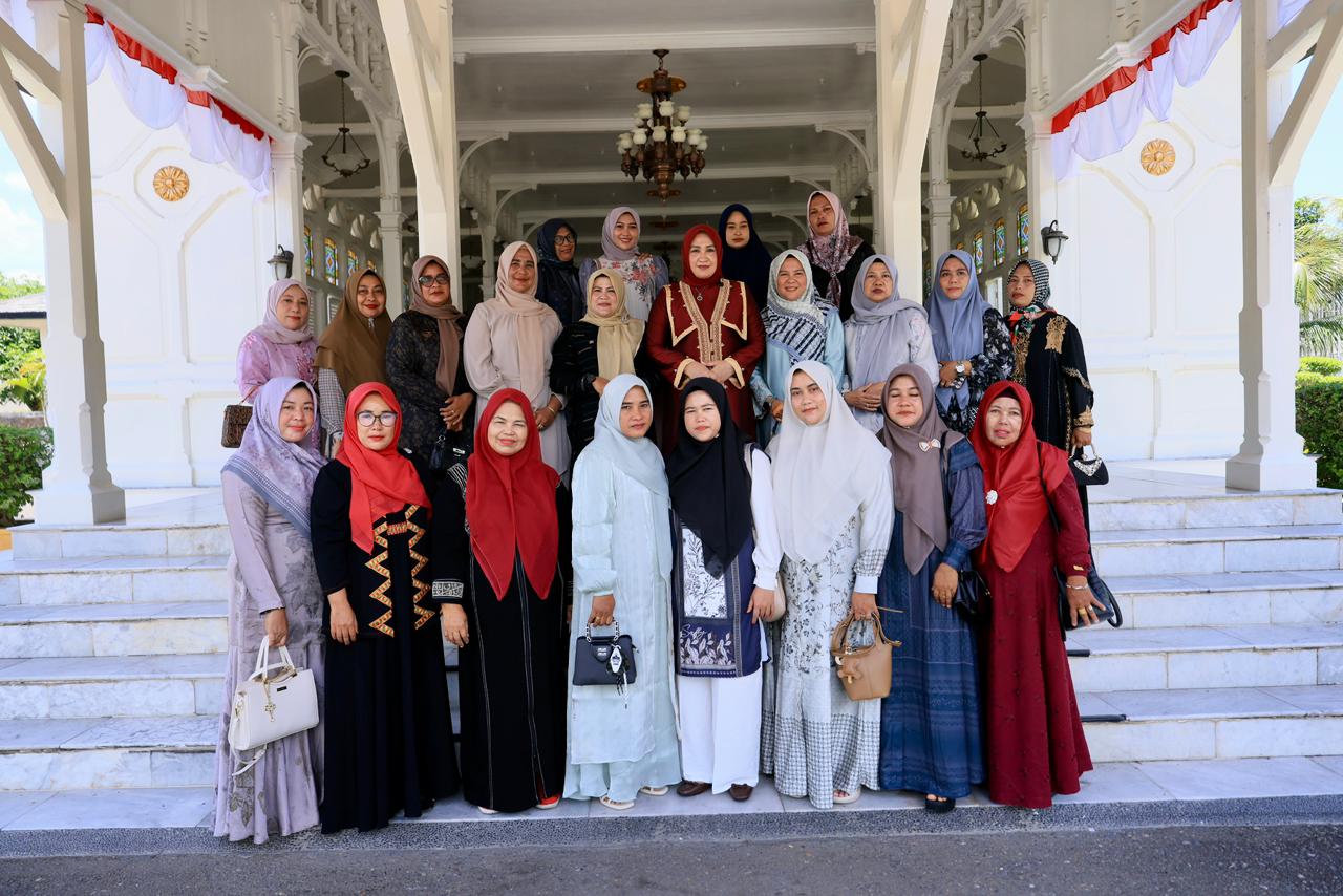 IMG-20250917-WA0075 Kumpulkan Istri Mantan Panglima Wilayah, Kak Na Ajak Bangun UMKM