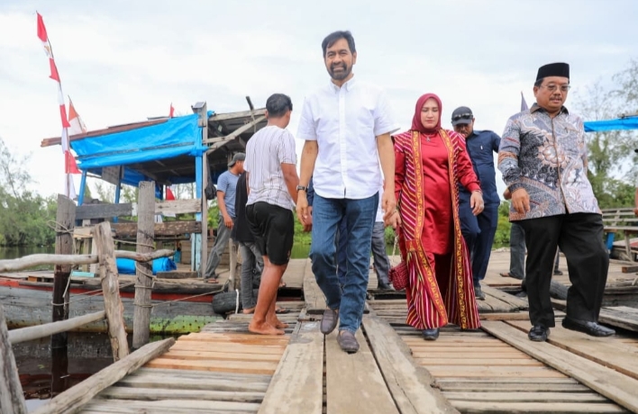 Mualem Janji Bangun Jembatan di Kuala Baru Aceh Singkil