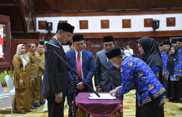 sekda-aceh-lantik-201-kepala-sma-smk-dan-slb-di-lingkungan-pemerintah-aceh Sekda Aceh Lantik 201 Kepala SMA, SMK, dan SLB di Lingkungan Pemerintah Aceh