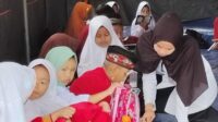 Ketika Guru Tetap Mengajar Meski Rumahnya Tersapu Banjir