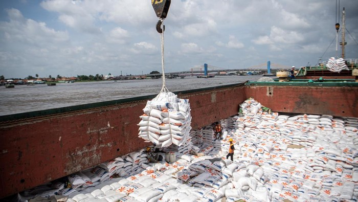 ri-as-sepakati-perjanjian-dagang-impor-1-000-ton-beras-hingga-580-ribu-ayam RI–AS Sepakati Perjanjian Dagang, Impor 1.000 Ton Beras hingga 580 Ribu Ayam