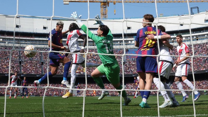 barcelona-vs-rayo-vallecano-gol-ronald-araujo-menangkan-barca Barcelona Vs Rayo Vallecano: Gol Ronald Araujo Menangkan Barca