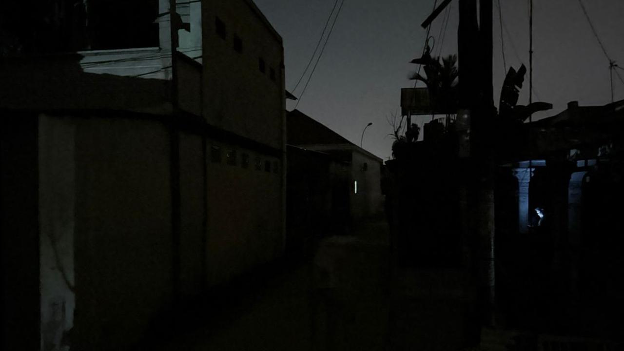 sumatra-blackout-listrik-dari-lampung-hingga-aceh-padam-serentak-malam-ini Sumatra Blackout! Listrik dari Lampung hingga Aceh Padam Serentak Malam Ini
