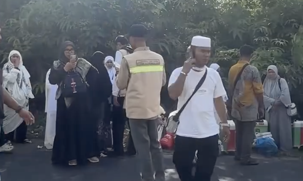 rem-blok-masuk-tebing-mobil-rombongan-jemaah-haji-subulussalam-alami-kecelakaan-tunggal