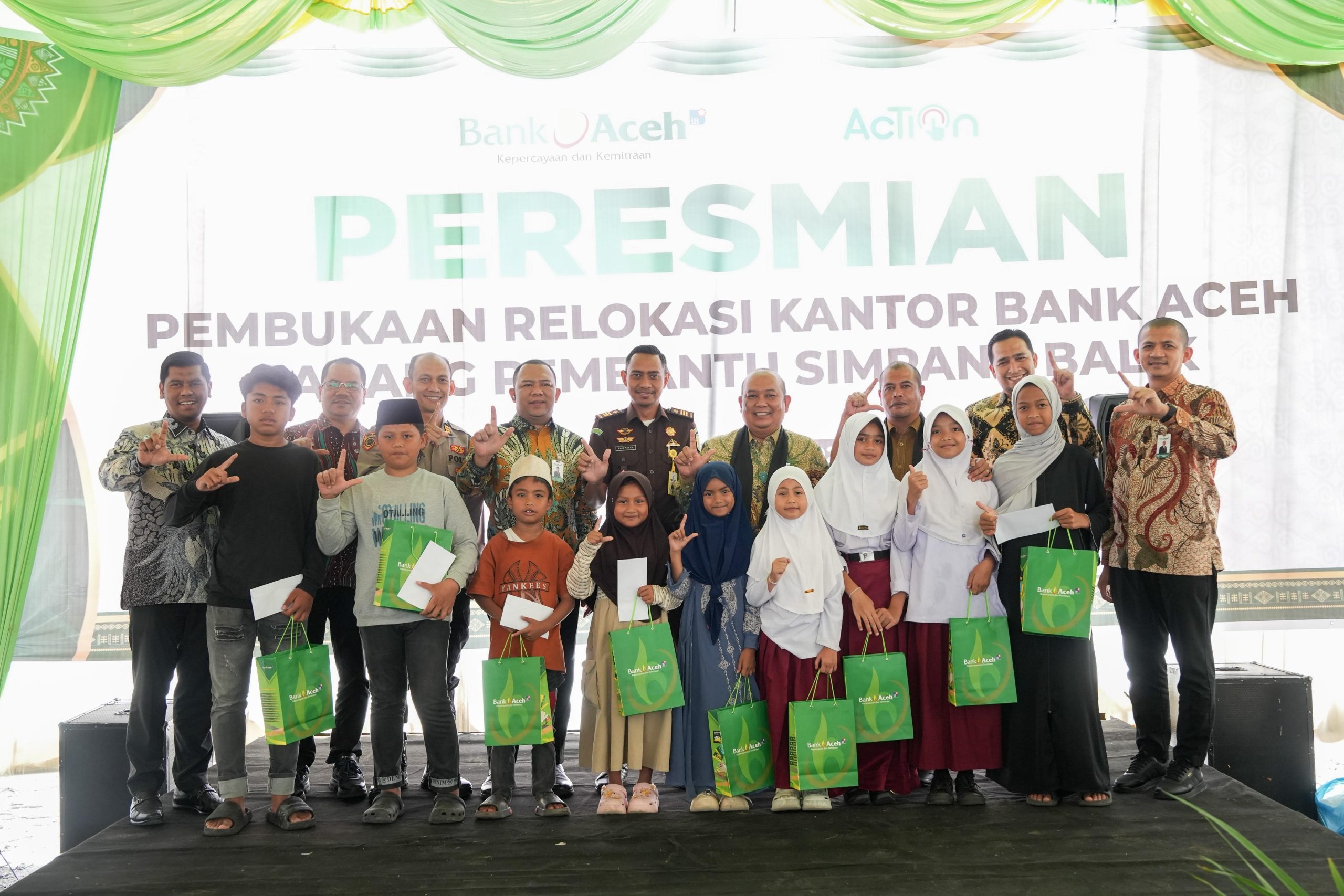 tingkatkan-kualitas-layanan-bank-aceh-syariah-resmikan-relokasi-gedung-baru-kcp-simpang-balik Tingkatkan Kualitas Layanan, Bank Aceh Syariah Resmikan Relokasi Gedung Baru KCP Simpang Balik