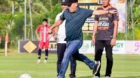 Tendangan Pertama Ketua DPRK Aceh Besar Tandai Pembukaan AMLA Cup 2026