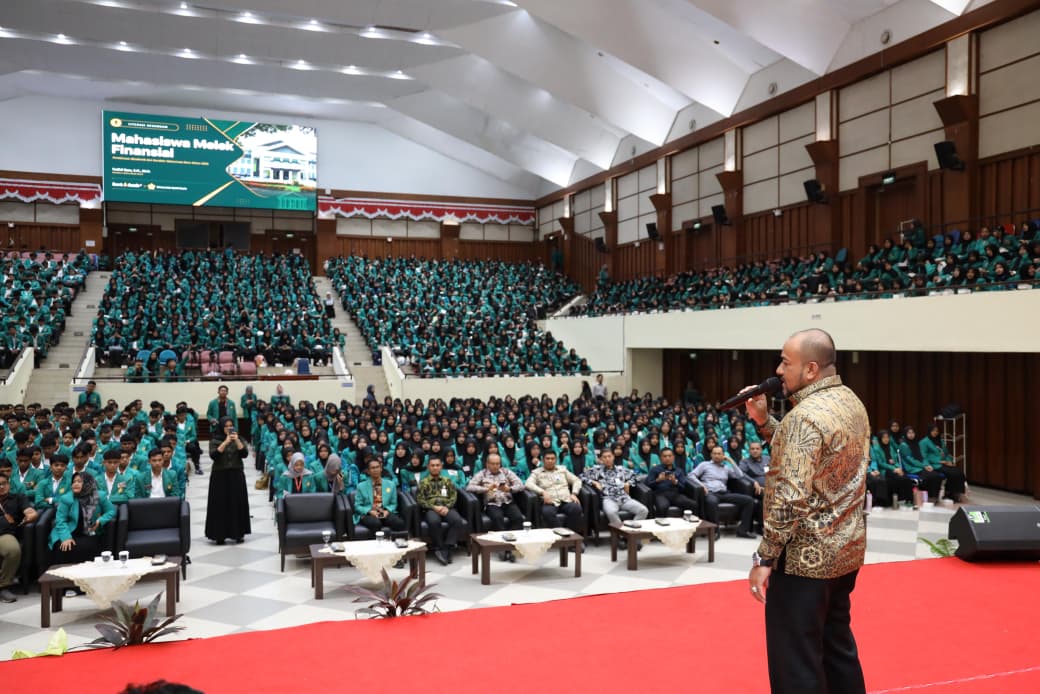 Dirut Bank Aceh Bekali Ribuan Mahasiswa Baru USK Melek Finansial, Waspadai Judol dan Pinjol
