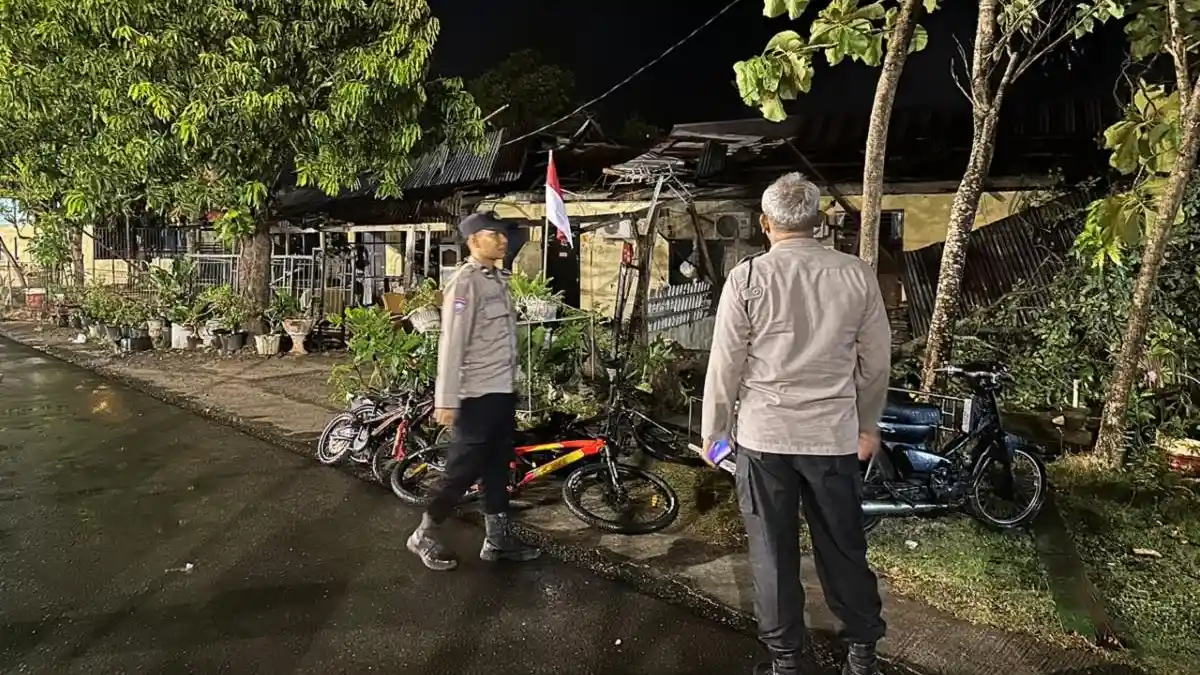 diterjang-angin-kencang-lima-rumah-di-aspol-lamteumen-banda-aceh-rusak Diterjang Angin Kencang, Lima Rumah di Aspol Lamteumen Banda Aceh Rusak