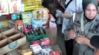 Dua Oknum Satpol PP Aceh Utara Terekam Kantongi Rokok Pedagang saat Razia