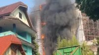 Gedung di Cikini Jakpus Terbakar, 18 Mobil Damkar Dikerahkan