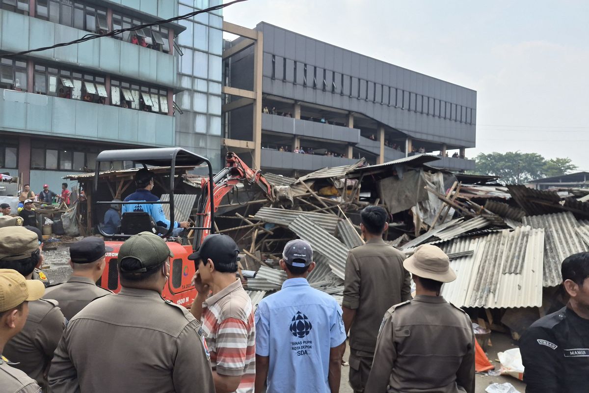 https-infonanggroe-com-ing-32687 Ratusan Lapak Pasar Cisalak Depok Dibongkar Satpol PP, Pedagang Menangis Minta Solusi