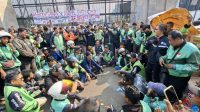 Kawal Mas Botok dan Isu Perampasan Aset, Pengemudi Ojol Bermalam di Senayan