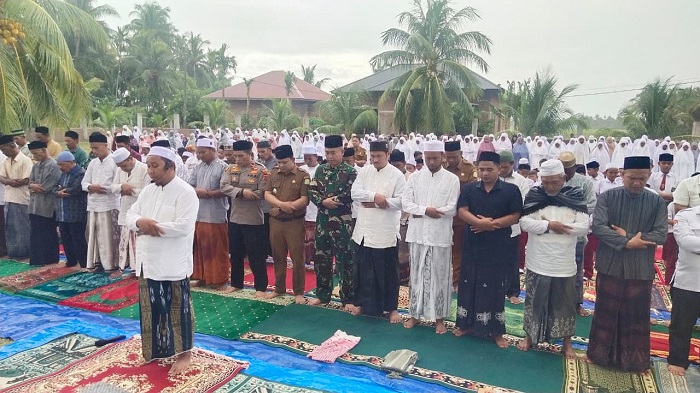 Keajaiban di Darul Kamal: Jamaah Tak Beranjak Saat Hujan Turun di Tengah Shalat Istisqa