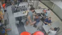 Lansia Pemilik Warung Mie di Singapura di Banting Pengunjung Karena Elus Kepala Anaknya