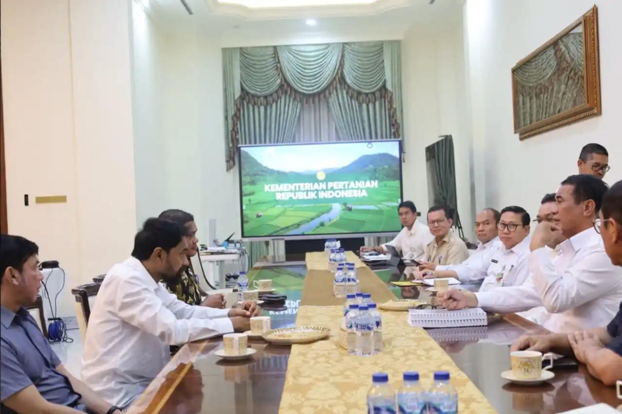 mentan-tanya-ke-mualem-dana-pemulihan-pertanian-aceh-rp1-6-triliun-sudah-dikirim-kenapa-belum-cair Mentan Tanya ke Mualem, Dana Pemulihan Pertanian Aceh Rp1.6 Triliun Sudah Dikirim Kenapa Belum Cair