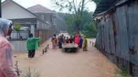 padang-dilanda-banjir-imbas-hujan-deras-sejumlah-kendaraan-hanyut padang-dilanda-banjir-imbas-hujan-deras-sejumlah-kendaraan-hanyut