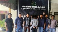 Polisi Serahkan Tersangka Kasus Pengancaman dan Pemerasan di Bukit Lamreh ke Kejari Aceh Besar