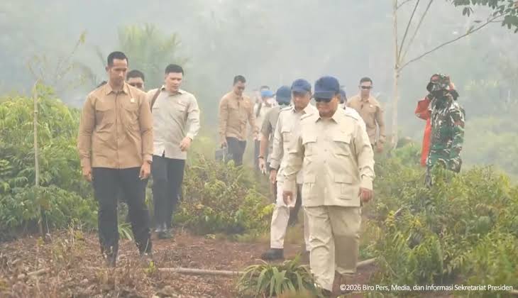 Presiden Prabowo Tinjau Karhutla di Kubu Raya, Ratusan Titik Api Ditemukan di Kalbar