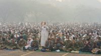 Ribuan Warga Bermasker Gelar Salat Istisqa di Pontianak, Ikhtiar Memohon Hujan di Tengah Kabut Asap