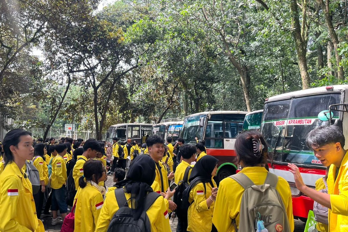 Sopir Bus Diduga Diintimidasi Jelang Demo BEM UI, Massa Beralih Gunakan Angkot ke Bundaran HI