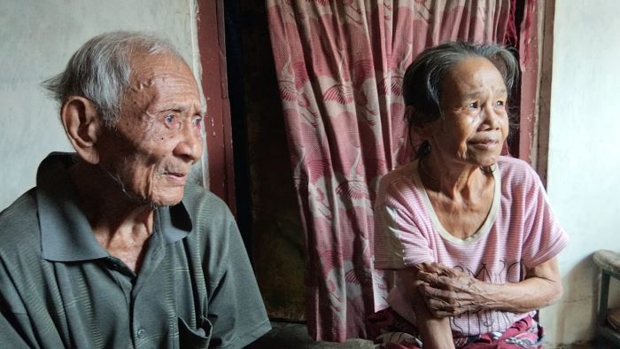 Tak Punya HP dan Tak Bisa Membaca, Mengapa Lansia Ini Terindikasi Judi Online hingga Bansos Dicoret?