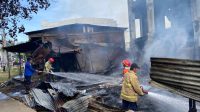 Dua Kios Kayu di Lambaro Ludes Terbakar, Satu Ruko Ikut Rusak