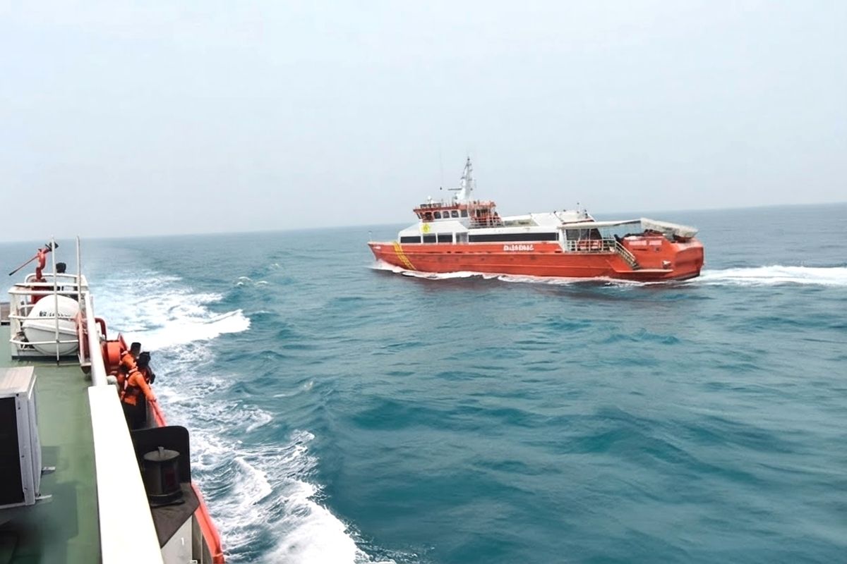 Hari Keenam Pencarian 8 Orang Hilang di Selat Sunda, Tim SAR Kembali Sisir Laut