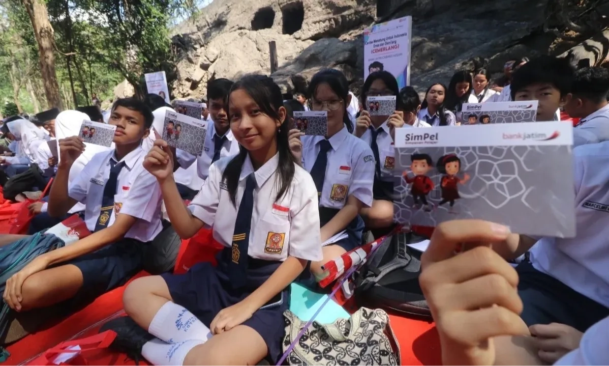 Presiden Wajibkan WNI Punya Rekening BRI-BSI Mulai Usia 17 Tahun