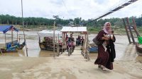11 Bulan Andalkan Getek, Warga Pedalaman Aceh Tamiang Desak Jembatan Segera Dibangun