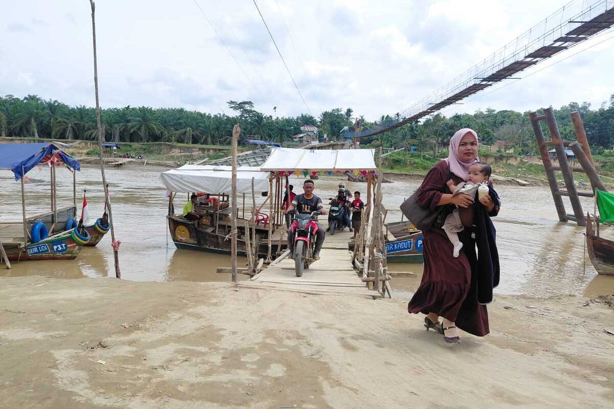 11 Bulan Andalkan Getek, Warga Pedalaman Aceh Tamiang Desak Jembatan Segera Dibangun