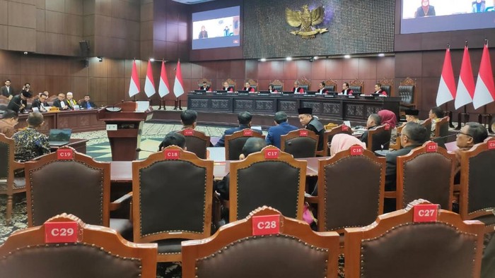ahli-gibran-diusir-dari-sidang-mk-dua-hakim-dilaporkan-ke-mkmk Ahli Gibran Diusir dari Sidang MK, Dua Hakim Dilaporkan ke MKMK